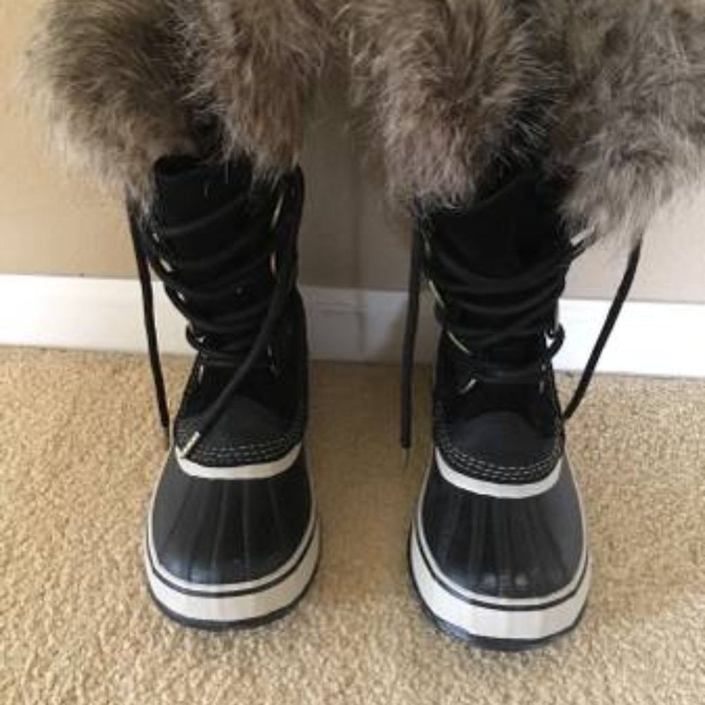 Sorel, Women's sized Boots, Size 8. Never Been worn/used
